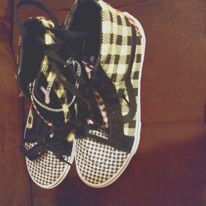 Vans Kids/boys shoes size 6
